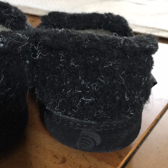 NWOT Little boys Acorn slippers - Picture 2 of 4